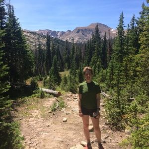 Meet your Posher, Caitlin